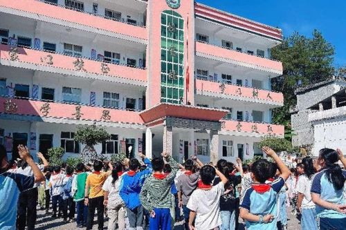 潜山市五庙中心小学开展庆祝国庆系列主题活动