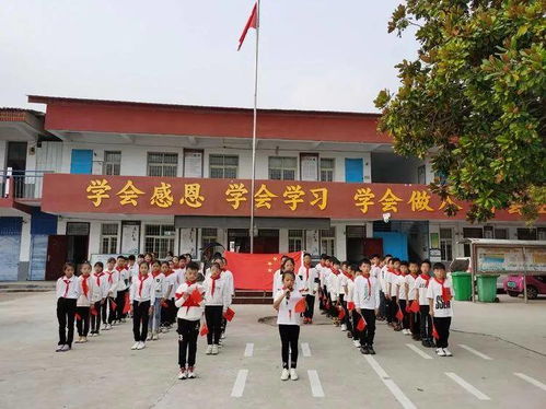 三门闸街道中心小学举行迎国庆歌咏比赛