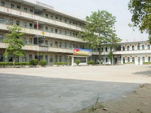 塔东中心小学